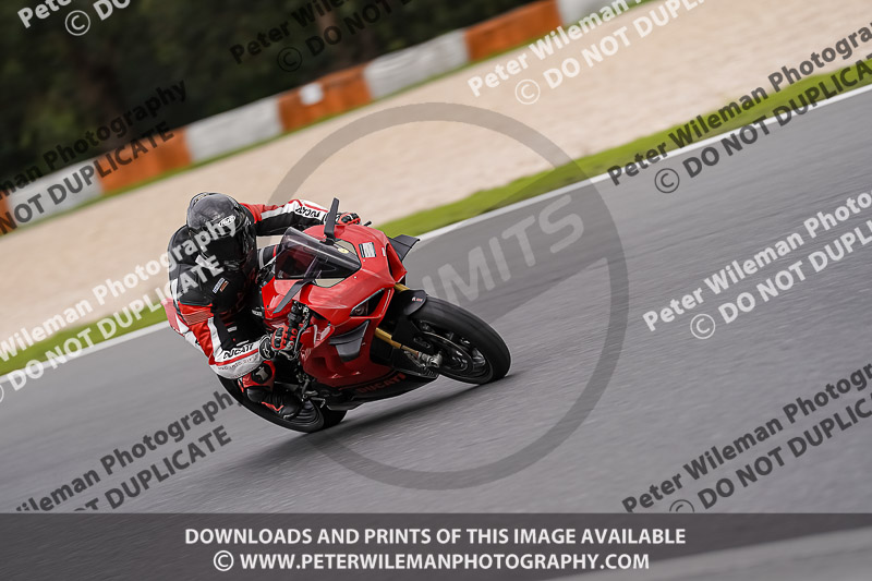 estoril;event digital images;motorbikes;no limits;peter wileman photography;portugal;trackday;trackday digital images